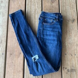 Hollister ripped blue jeans new condition size 7L.          W28.  L32.